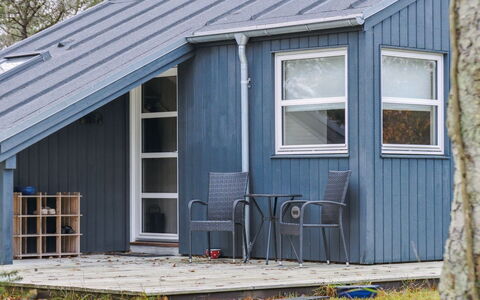 Stillfrieda - 150M from the Sea: Meubles, Design Intérieur, Sol, Bois, Sol, Plafond, Parquet, Chaise, Table, Éclairage