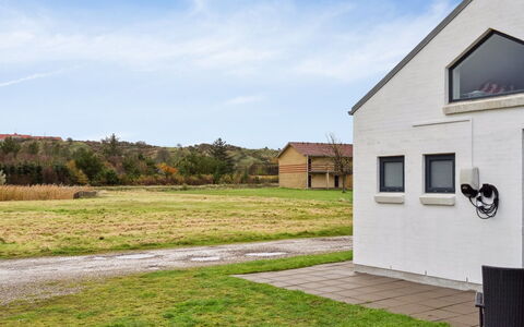 Helemine - 400M from the Sea: Toit, Chalet, Domicile, Ombre, Siding, Ferme, Porche, Structure En Plein Air, Batiments Jardin