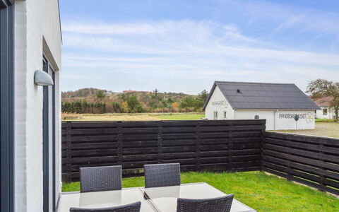 Helemine - 400M from the Sea: Plafond, Sol, Design Intérieur, Sol, Composite, Meubles, Recours, Hôtel, Conception, Daylighting