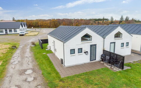 Helemine - 400M from the Sea: Plafond, Sol, Design Intérieur, Sol, Composite, Meubles, Recours, Hôtel, Conception, Daylighting