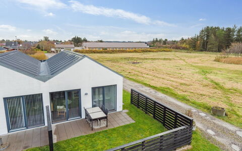 Helemine - 400M from the Sea: Plafond, Sol, Design Intérieur, Sol, Composite, Meubles, Recours, Hôtel, Conception, Daylighting