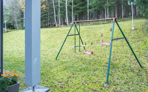 Vuokatin Tähti: Jardin, Équipement Extérieur Play, Pelouse, Ombre, Parc, Arrière-Cour, Cour, Aménagement Paysager, Balançoire, Des Bois
