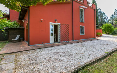 Casale Il Poggio: Ciel, Bâtiment, Plante, Bois, Montagne, Lot Terre, Design Urbain, Paysage, Immobilier, Façade