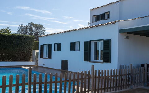 Villas Finesse Type 2 Duplex: Ciel, L'Eau, Bâtiment, Propriété, Plante, Bleu Azur, Piscine, Nuage, Loisir, Fenêtre