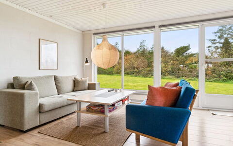 Luchia - 200M to the Fjord: Meubles, Design Intérieur, Sol, Sol, Mur, Bois, Salon, Domicile, Table, Canapé