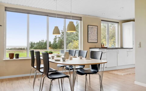 Luchia - 200M to the Fjord: Meubles, Design Intérieur, Chaise, Sol, Salle À Manger, Table, Sol, Table Cuisine Et Salle A Manger, Bois, Plafond