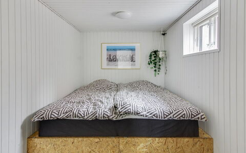 Edmond - 150M from the Sea: Bois, Sol, Sol, Design Intérieur, Chambre, Plafond, Tache De Bois, Dur, Planche, Lit