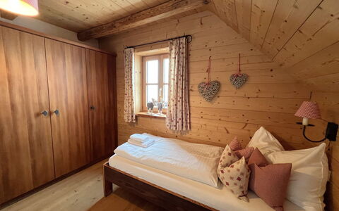 Sankt Michael im Lungau 800: Meubles, Design Intérieur, Lit, Sol, Sol, Chambre, Bois, Pièce, Literie, Drap De Lit