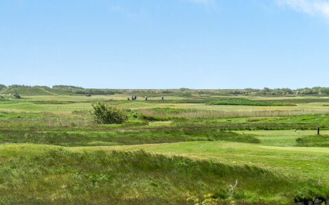 Ilka - 2.3Km from the Sea: Toit, Maison, Domicile, Chalet, Porte, Siding, Plate-Forme, Porche, Planche, Dur