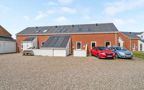 Ilka - 2.3Km from the Sea: Toit, Maison, Domicile, Chalet, Porte, Siding, Plate-Forme, Porche, Planche, Dur