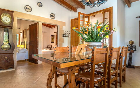 Es Garrigo de Son Mora: Meubles, Propriété, Table, Cadre, Bois, Design Intérieur, Plante, Salon, Cabinetry, Sol