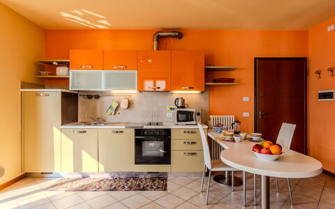 Vista Lago: Design Intérieur, Meubles, Cuisine, Sol, Bois, Pièce, Plafond, Comptoir, Orange, Sol