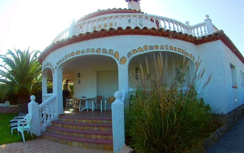 Villa Marisol: Plante, Ciel, Bâtiment, Ombre, Escaliers, Immobilier, Maison, Façade, Arecales, Paysage