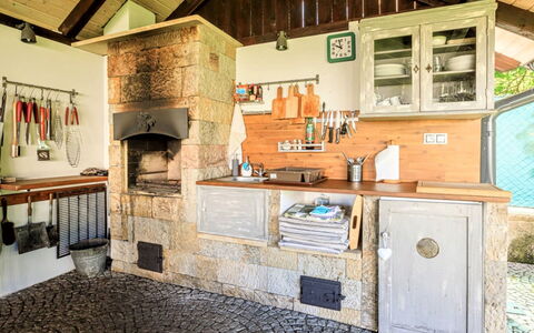 Arnoltice 150: Cabinetry, Bâtiment, Comptoir, Bois, Design Intérieur, Sol, Fenêtre, Sol, Maison, Cuisine