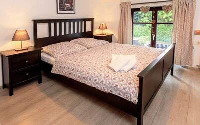 Arnoltice 7 150.7: Meubles, Propriété, Confort, Bois, Design Intérieur, Ombre, Fenêtre, Sol, Lit, Sol