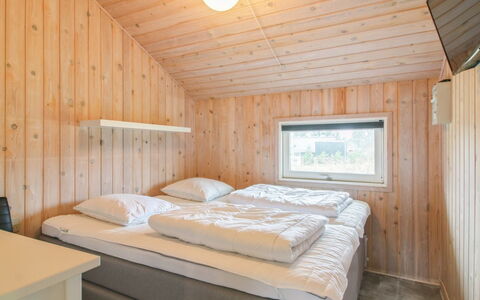Birger - 500M from the Sea: Bois, Chambre, Lit, Drap De Lit, Literie, Plafond, Cadre De Lit, Dur, Tache De Bois, Planche