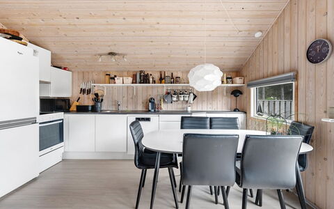 Birger - 500M from the Sea: Maison, Domicile, Toit, Chalet, Biens, Aménagement Paysager, Batiments Jardin, Siding, Ferme