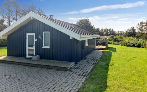 Birger - 500M from the Sea: Maison, Domicile, Toit, Chalet, Biens, Aménagement Paysager, Batiments Jardin, Siding, Ferme