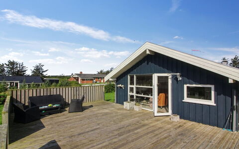 Birger - 500M from the Sea: Maison, Domicile, Toit, Chalet, Biens, Aménagement Paysager, Batiments Jardin, Siding, Ferme