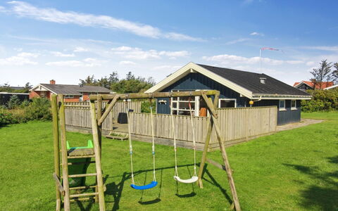 Birger - 500M from the Sea: Maison, Domicile, Toit, Chalet, Biens, Aménagement Paysager, Batiments Jardin, Siding, Ferme
