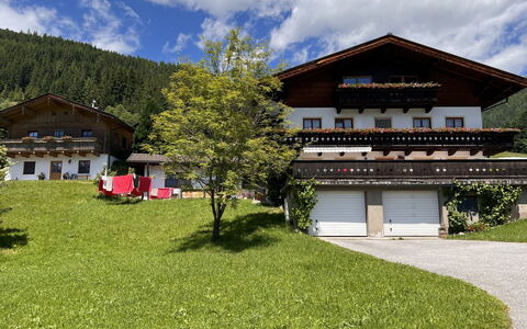 Apartment Taubenstein: Nuage, Ciel, Plante, Propriété, Bâtiment, Lot Terre, Arbre, Herbe, Paysage Naturel, Fenêtre
