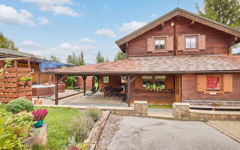 Pod Liščím Kopcem 4+4: Bâtiment, Bois, Toit, Maison, Domicile, Chalet, Arbuste, Porte, Jardin