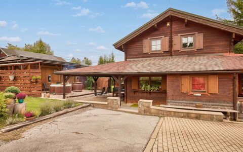 Pod Liščím Kopcem 4+4: Bâtiment, Bois, Toit, Maison, Domicile, Chalet, Zone Résidentielle, Porte, Siding, Biens