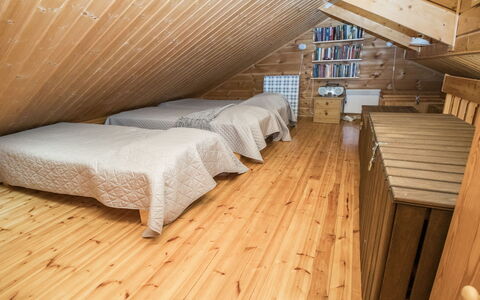 Kuksatie 8 B: Sol, Sol, Bois, Parquet, Plafond, Design Intérieur, Meubles, Grenier, Pièce, Dur