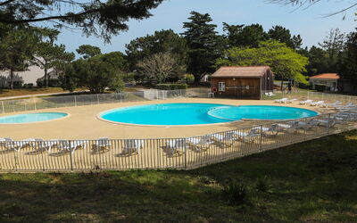 Ile D'Oléron 555: L'Eau, Propriété, Plante, Piscine, Arbre, Ombre, Ciel, Maison, Herbe, Loisir