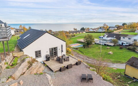Eleana - 300M from the Sea: Bois, Toit, Architecture, Domicile, Maison, Chalet, Siding, Dur, Pente, Biens