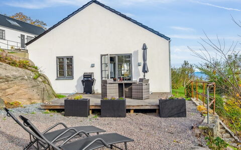 Eleana - 300M from the Sea: Bois, Toit, Architecture, Domicile, Maison, Chalet, Siding, Dur, Pente, Biens