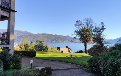Charming Lake: Ciel, Plante, L'Eau, Propriété, Montagnes, Paysage Naturel, Arbre, Lot Terre, Lac, Ombre