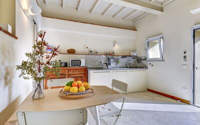 Marciana 210: Table, Meubles, Propriété, Cabinetry, Comptoir, Fenêtre, Aliments, Design Intérieur, Bois, Bâtiment