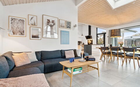 Windelgard - 140M from the Sea: Bois, Toit, Architecture, Domicile, Maison, Chalet, Siding, Dur, Pente, Biens