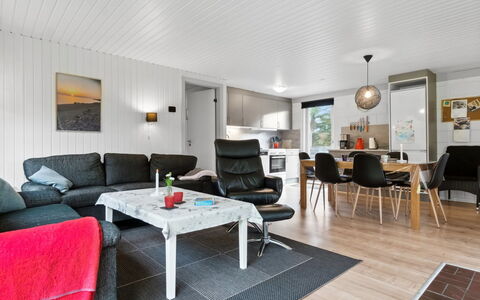 Pia - 250M to the Fjord: Meubles, Design Intérieur, Bois, Plafond, Canapé, Salon, Domicile, Sol, Éclairage, Maison