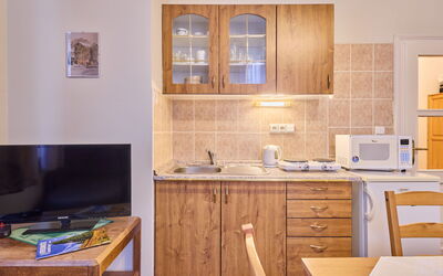 Stříbrný Pramen 1.5: Cabinetry, Propriété, Comptoir, Meubles, Evier, Évier, Bâtiment, Bois, Sol, Cuisine