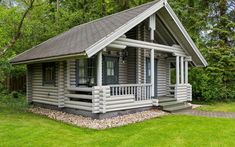 Emanuela - 800M from the Sea: Bois, Chalet, Toit, Domicile, Batiments Jardin, Siding, Porche, Cabane En Rondins, Structure En Plein Air, Cabanon