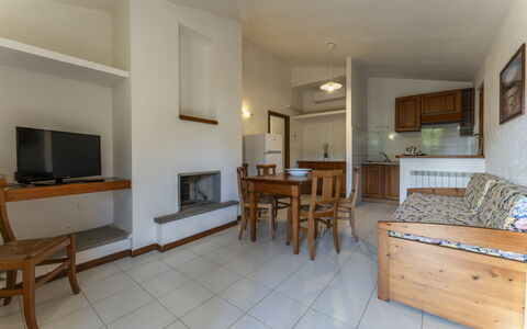 Giannella Apartment - Orbetello, Toscana: Table, Meubles, Propriété, Cadre, Bois, Télévision, Bâtiment, Tiroir, Design Intérieur, Chaise