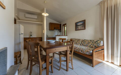 Giannella Apartment - Orbetello, Toscana: Meubles, Table, Bleu Azur, Bois, Chaise, Sol, Sol, Bâtiment, Dur, Rideau