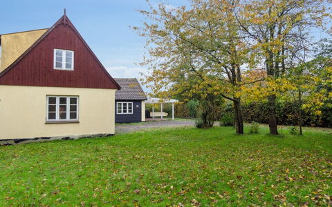 Edele - 3.8Km from the Sea: Domicile, Toit, Maison, Chalet, Biens, Porte, Porche, Siding, Ferme, Ombre