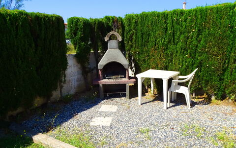 Villa Laura: Plante, Communauté Des Plantes, Vert, Ciel, Table, Mobilier De Jardin, Extérieur Banc, Végétation, Paysage Naturel, Paysage