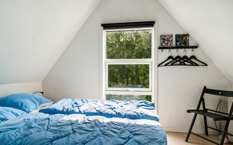Vesa - 2.4Km from the Sea: Chambre, Design Intérieur, Meubles, Bois, Plafond, Lit, Drap De Lit, Literie, Grenier, Linge