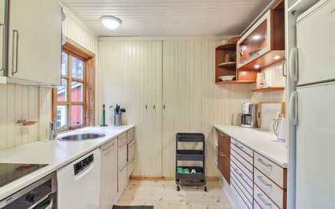 Muriel - 1.1Km from the Sea: Bois, Principaux Appliance, Sol, Cuisine, Sol, Design Intérieur, Plafond, Pièce, Cabinetry, Tache De Bois