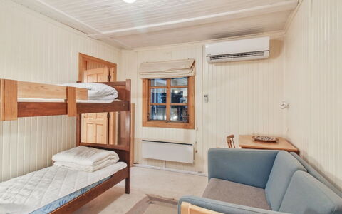 Muriel - 1.1Km from the Sea: Mur, Sol, Sol, Bois, Design Intérieur, Lit, Chambre, Plafond, Meubles, Pièce