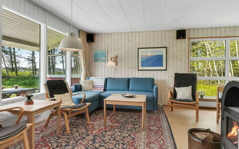 Fränze - 980M from the Sea: Meubles, Design Intérieur, Sol, Sol, Plafond, Pièce, Chaise, Table, Appartement, Table Cuisine Et Salle A Manger