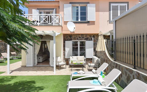 Chalet Santa Ana 15: Plante, Bâtiment, Ciel, Nuage, Fenêtre, Maison, Arbre, Porte, Lot Terre, Ombre