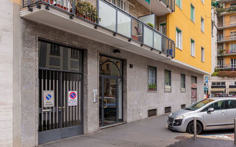 Contarini: Roue, Bâtiment, Véhicule, Voiture, Fenêtre, Quartier, Porte, Maison