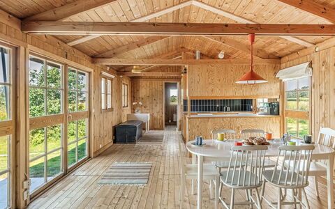 Solhaga: Meubles, Propriété, Table, Bois, Chaise, Fenêtre, Design Intérieur, Sol, Sol, Faisceau