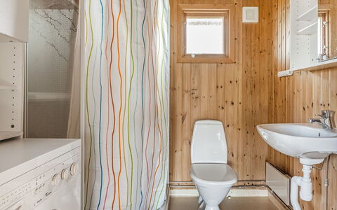 Solhaga: Propriété, Évier, Luminaire Plomberie, Buanderie, Rideau De Douche, Robinet, Violet, Salle De Bains, Bois