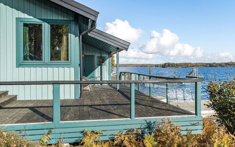 Sjuhalla Utsikten: Plante, Bâtiment, Ciel, Nuage, Fenêtre, Maison, Arbre, Porte, Lot Terre, Ombre